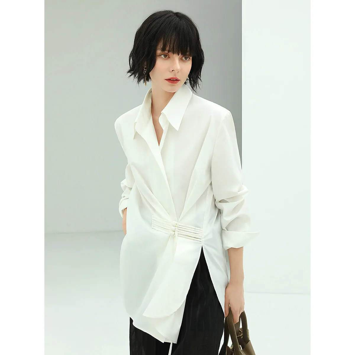 Suave Asymmetrical Hem Knot Buckled White Shirt