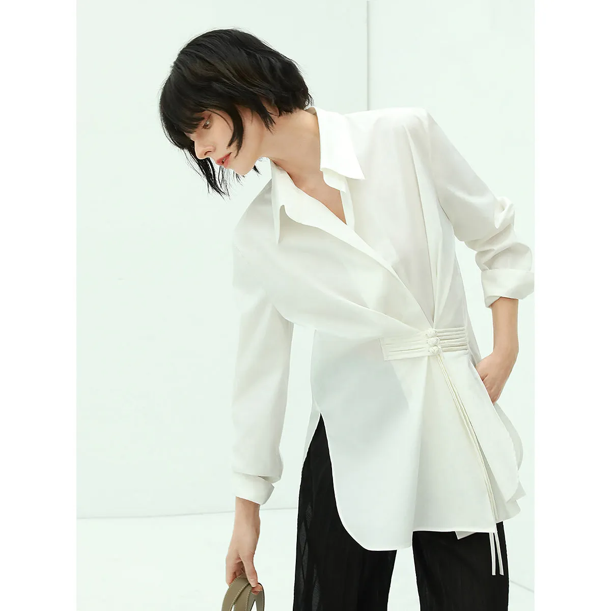 Suave Asymmetrical Hem Knot Buckled White Shirt