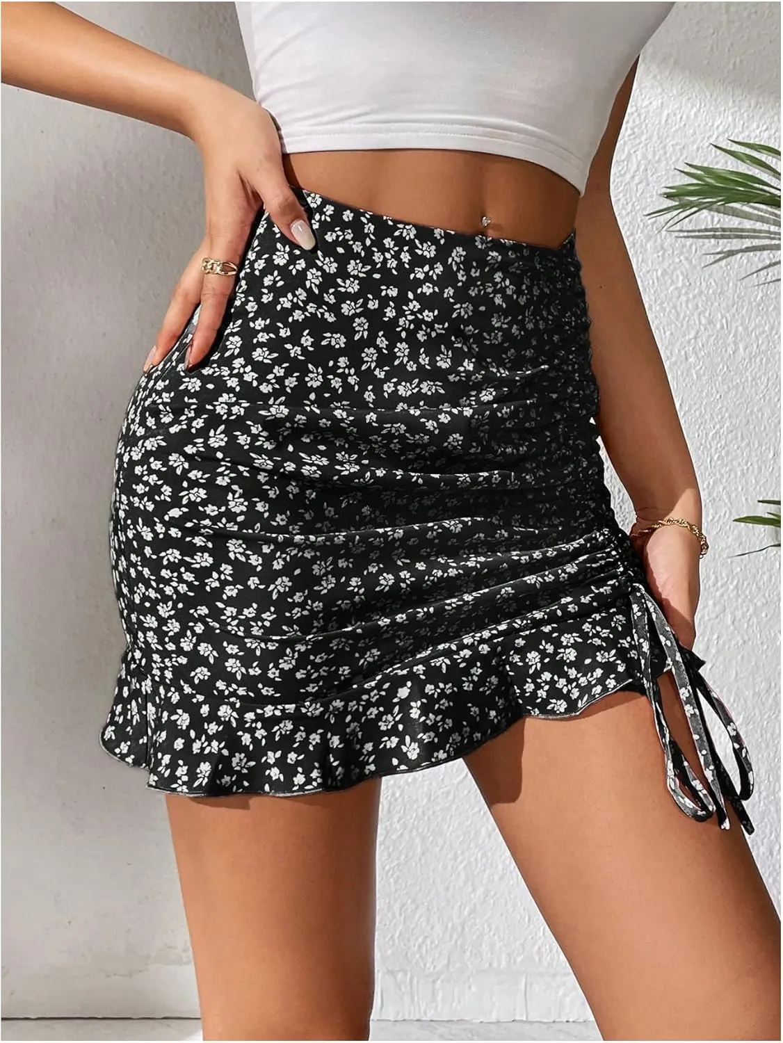 WDIRARA Women's Ditsy Floral Print Ruffle Hem Mini Hip Skirts Drawstring Side Ruched Bodycon Mini Skirt